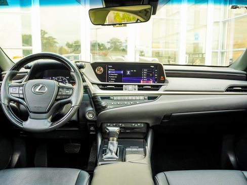 Used 2019 Lexus ES 350 w/ Premium Package image 5