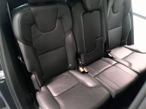 Used 2020 Volvo XC90 T6 Momentum w/ Protection Package Premier image 40