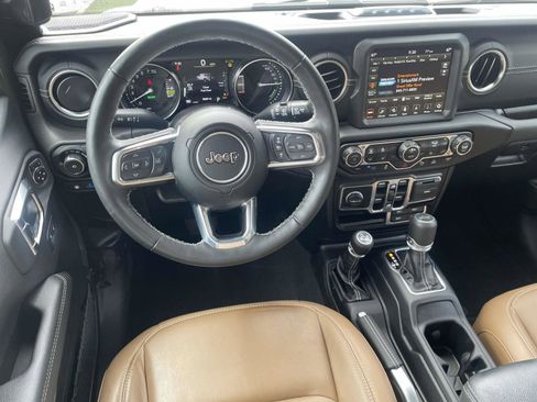 Used 2022 Jeep Wrangler Unlimited Sahara w/ Cold Weather Group image 27