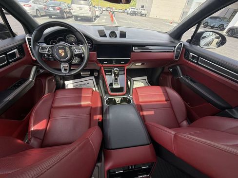 Used 2021 Porsche Cayenne Turbo S AWD/4WD image 10