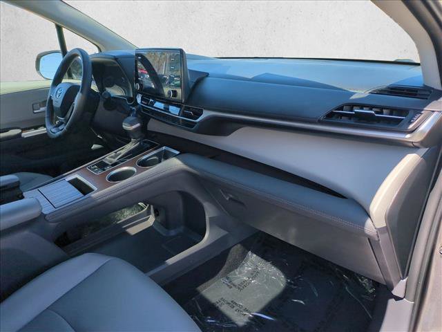 Used 2021 Toyota Sienna XLE FWD image 22