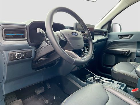 Used 2025 Ford Maverick Lobo image 9