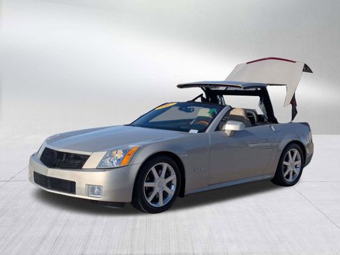 Used 2007 Cadillac XLR Base image 9