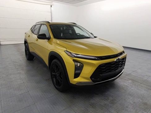 Used 2025 Chevrolet Trax ACTIV image 2