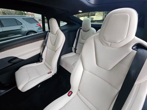 Used 2022 Tesla Model X image 52
