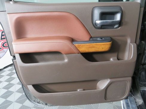 Used 2018 Chevrolet Silverado 2500 High Country image 40