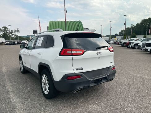Used 2015 Jeep Cherokee Latitude w/ Cold Weather Group AWD/4WD image 7