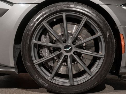 Used 2020 Aston Martin V8 Vantage Coupe image 40