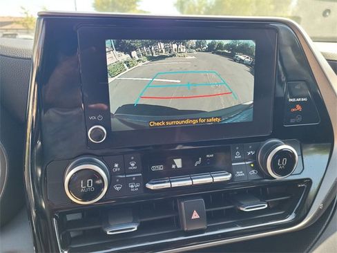 Used 2023 Toyota Highlander LE image 21