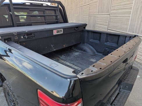 Used 2018 Nissan Titan SV w/ SV Convenience Package AWD/4WD image 26