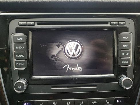 Used 2015 Volkswagen Passat 1.8T SEL Premium image 25