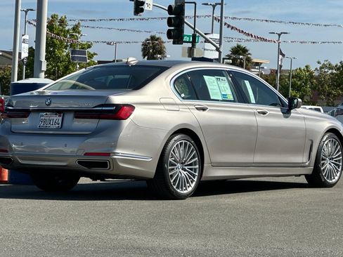 Used 2022 BMW 740i w/ Premium Package RWD image 4