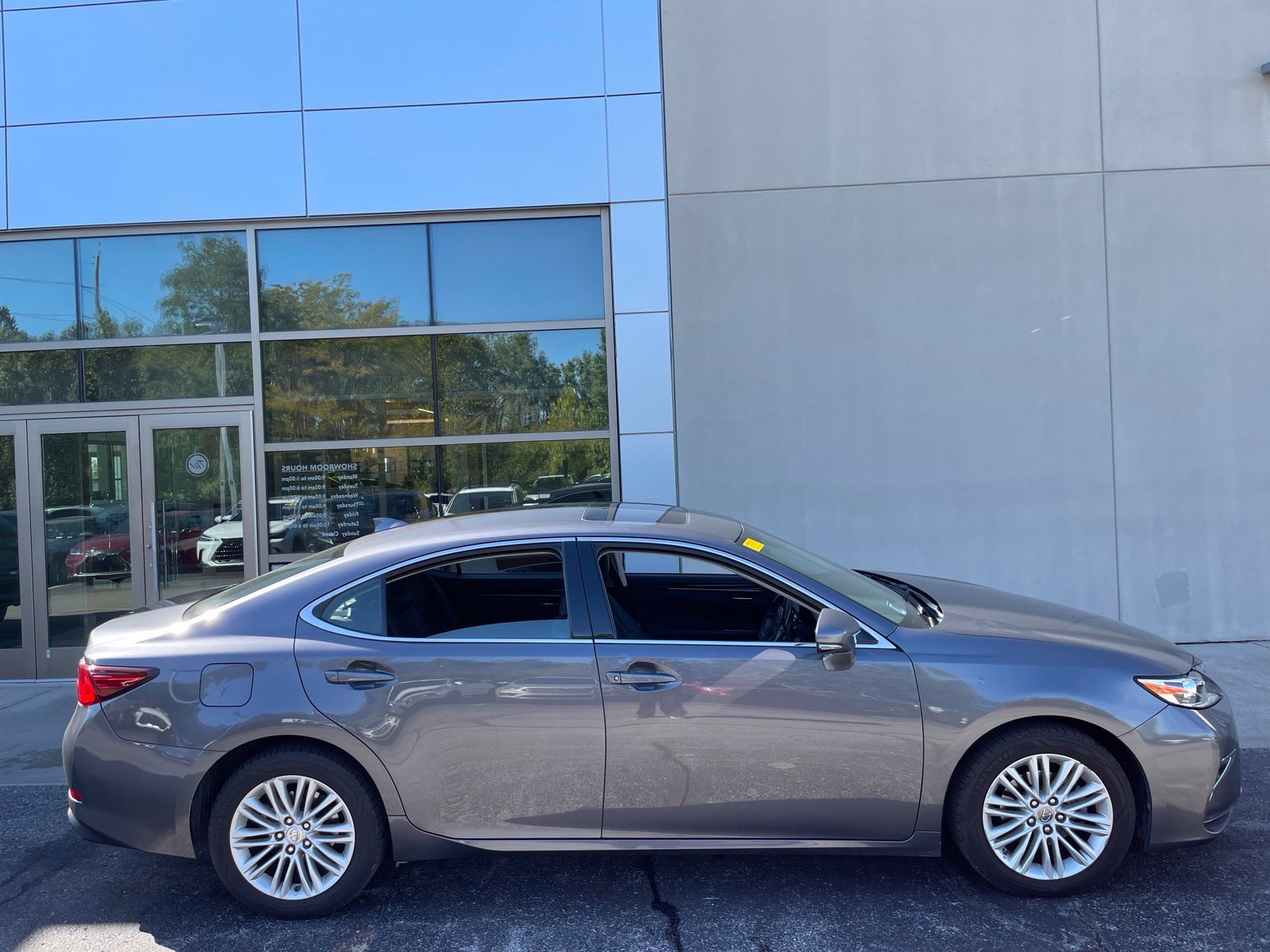 Used 2016 Lexus ES 350 w/ Navigation System Package FWD image 1
