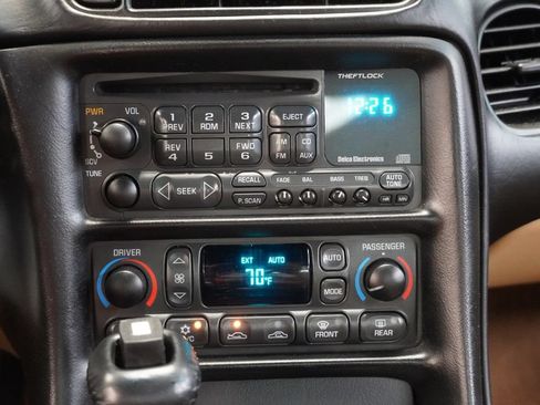 Used 2002 Chevrolet Corvette Coupe w/ Preferred Equipment Group1 RWD image 21
