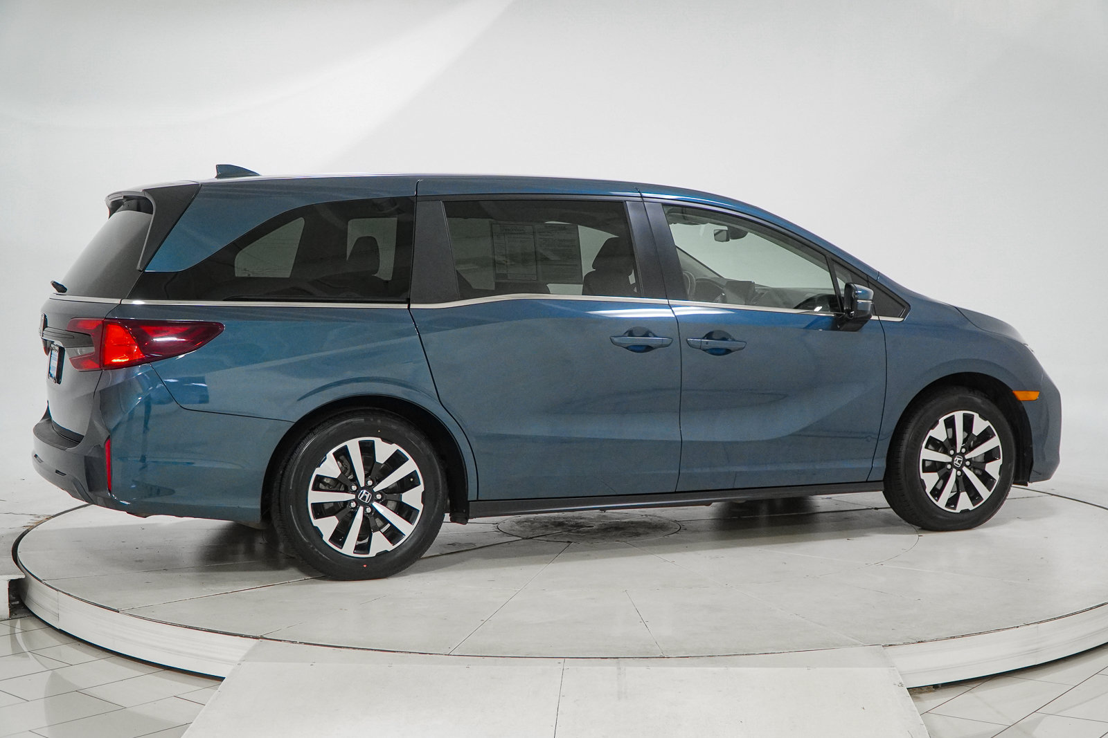 Used 2025 Honda Odyssey EX-L image 13