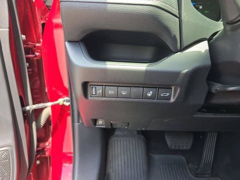 Used 2022 Toyota RAV4 XLE Premium AWD/4WD image 31