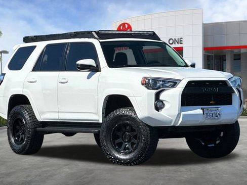 Used 2014 Toyota 4Runner SR5 image 2