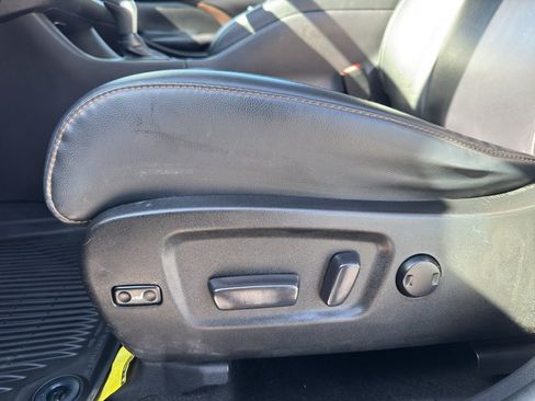Used 2019 Toyota Highlander XLE AWD/4WD image 14