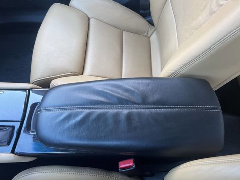 Used 2013 Cadillac XTS Luxury image 32