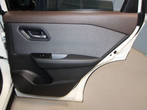 Used 2022 Nissan Rogue SV image 25