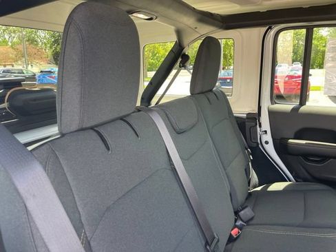 Used 2024 Jeep Wrangler Unlimited Sahara AWD/4WD image 34