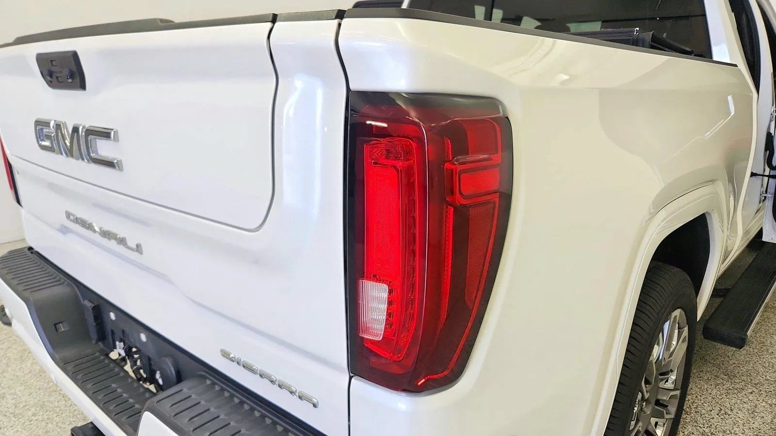 Used 2023 GMC Sierra 1500 Denali Ultimate AWD/4WD image 41