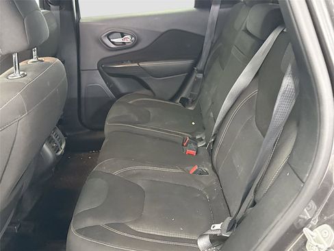 Used 2016 Jeep Cherokee Latitude w/ Cold Weather Group image 5