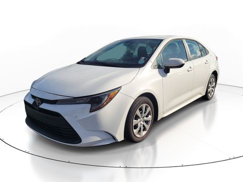 Used 2024 Toyota Corolla LE FWD image 3