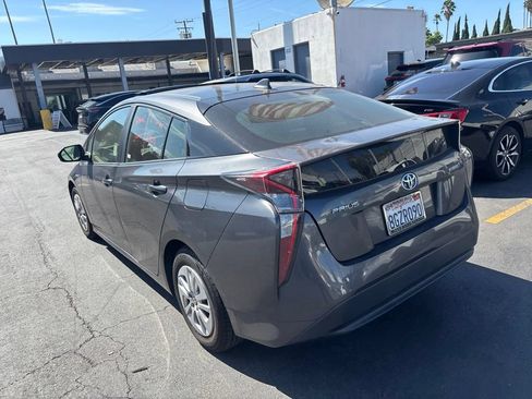 Used 2018 Toyota Prius One w/ Carpet Mat Package FWD image 6