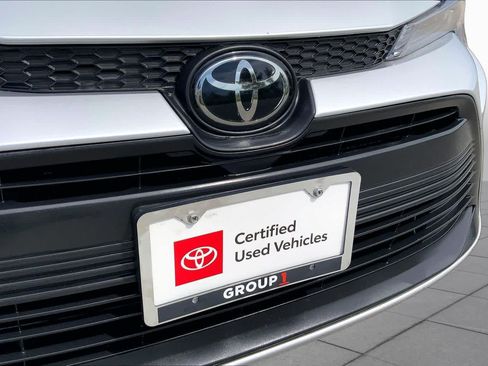 Used 2025 Toyota Corolla LE FWD image 28
