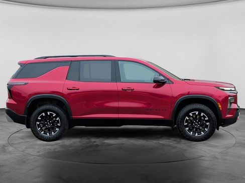 Used 2025 Chevrolet Traverse Z71 w/ LPO, Floor Liner Package AWD/4WD image 8