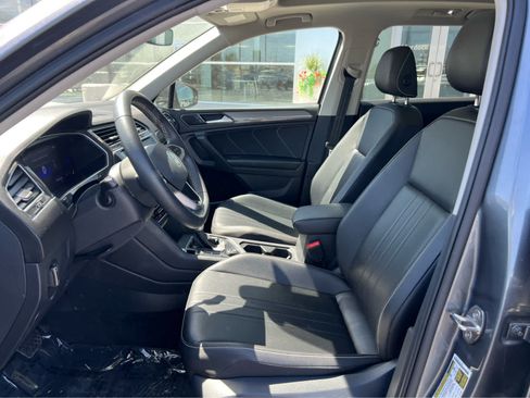 Used 2022 Volkswagen Tiguan SE AWD/4WD image 28