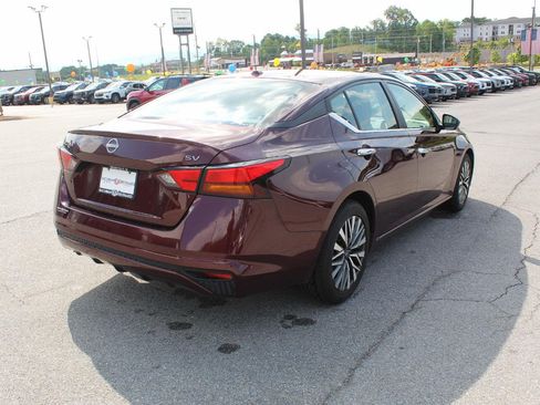Used 2024 Nissan Altima 2.5 SV FWD image 7
