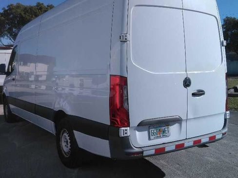 Used 2020 Mercedes-Benz Sprinter 2500 image 2
