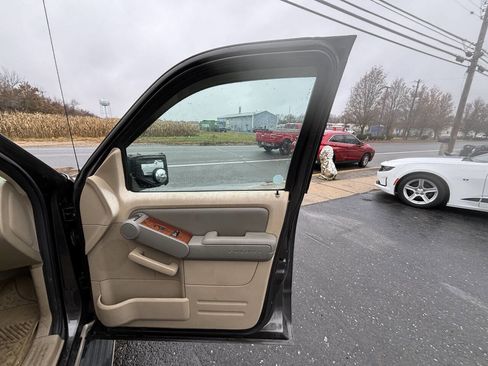 Used 2007 Ford Explorer Eddie Bauer image 25