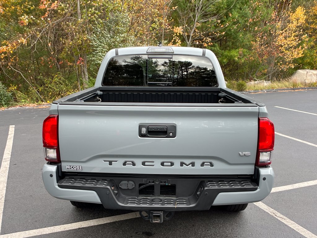 Used 2019 Toyota Tacoma TRD Sport w/ Technology Package AWD/4WD image 4