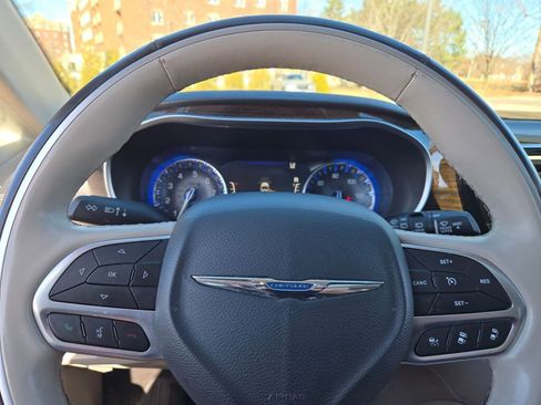 Used 2021 Chrysler Pacifica Limited w/ Uconnect Theater Family Group image 40