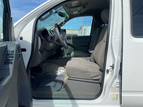 Used 2016 Nissan Frontier SV image 14