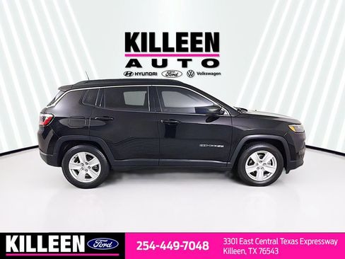 Used 2022 Jeep Compass Latitude image 9