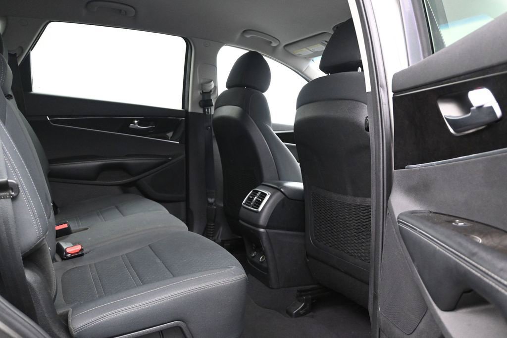 Used 2018 Kia Sorento AWD image 16