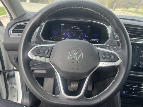 Certified 2023 Volkswagen Tiguan SE w/ Panoramic Sunroof Package image 17