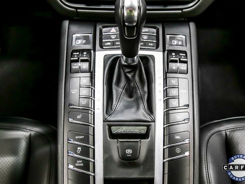 Used 2021 Porsche Macan S w/ Premium Package image 25