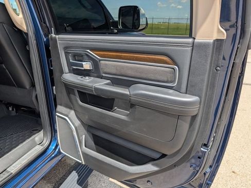 Used 2022 RAM 3500 Laramie AWD/4WD image 7