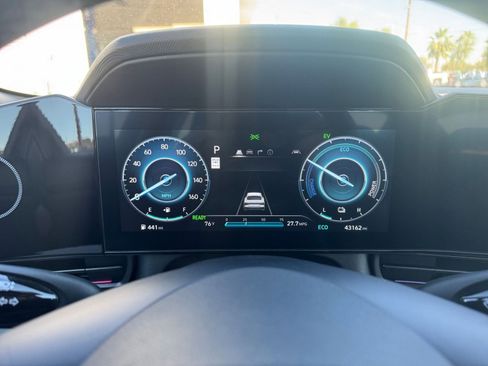 Used 2025 Hyundai Elantra Limited image 38