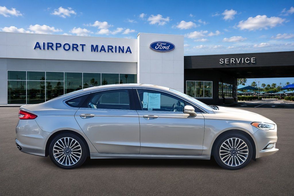 Certified 2017 Ford Fusion SE w/ Fusion SE Technology Package FWD image 9