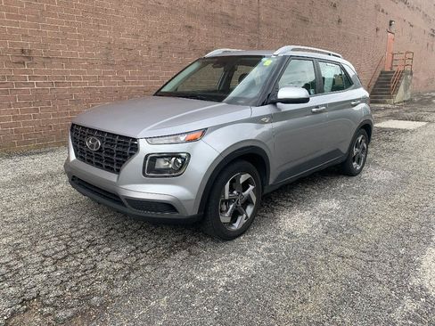 Used 2025 Hyundai Venue SEL FWD image 1