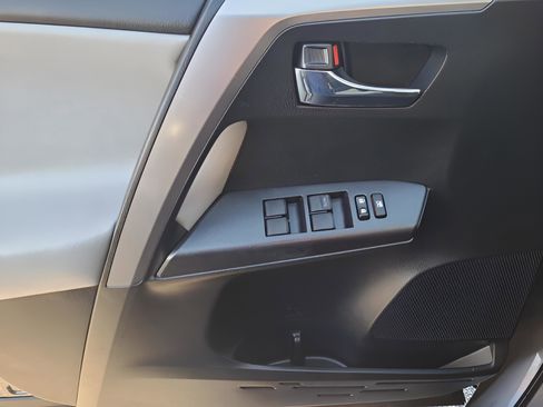 Certified 2018 Toyota RAV4 XLE image 27