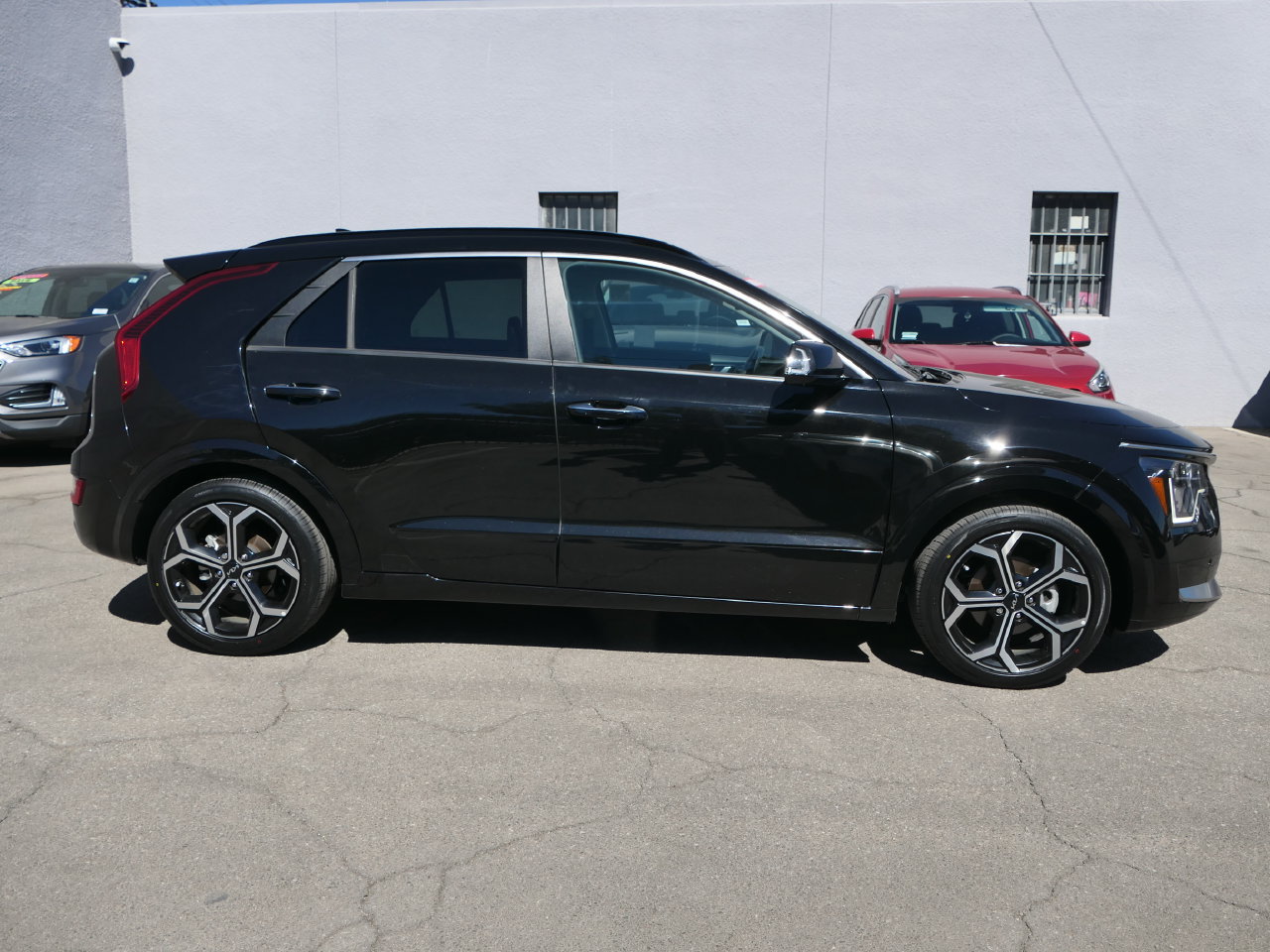 Certified 2023 Kia Niro SX Touring FWD image 2
