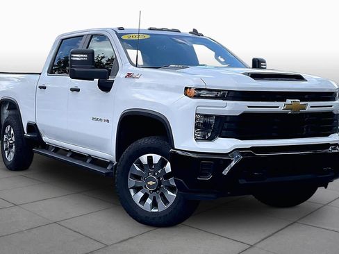 Used 2025 Chevrolet Silverado 2500 Custom w/ Custom Value Package AWD/4WD image 3