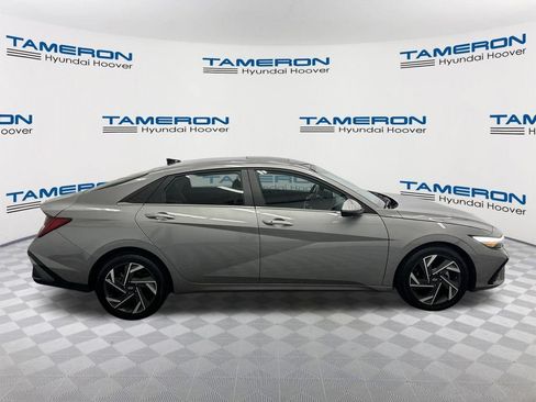 Used 2025 Hyundai Elantra SEL FWD image 6